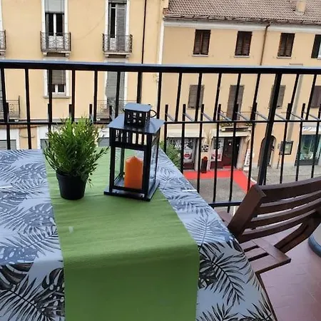 Apartment La Rocca Home, Accogliente Ad *