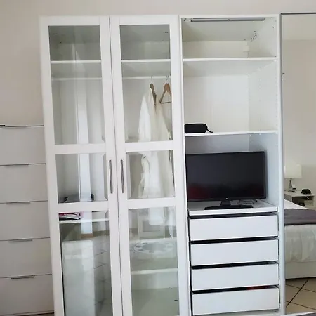 La Rocca Home, Accogliente Ad ארונה