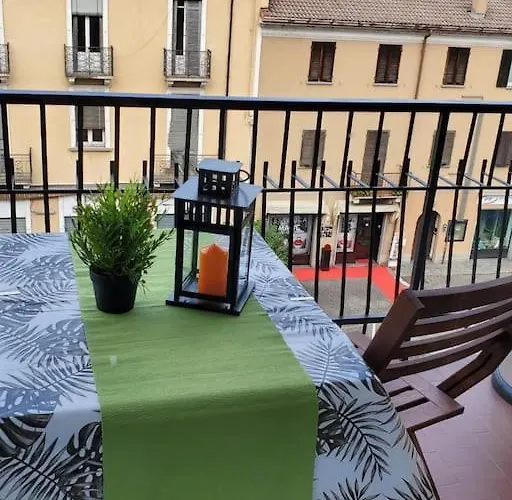 Apartment La Rocca Home, Accogliente Ad *