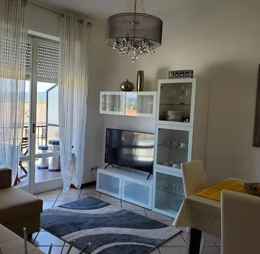 La Rocca Home, Accogliente Ad 阿罗纳